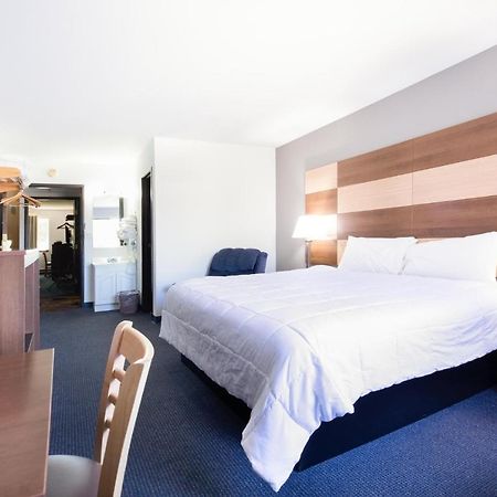 Northwoods Inn & Suites Минокуа Екстериор снимка