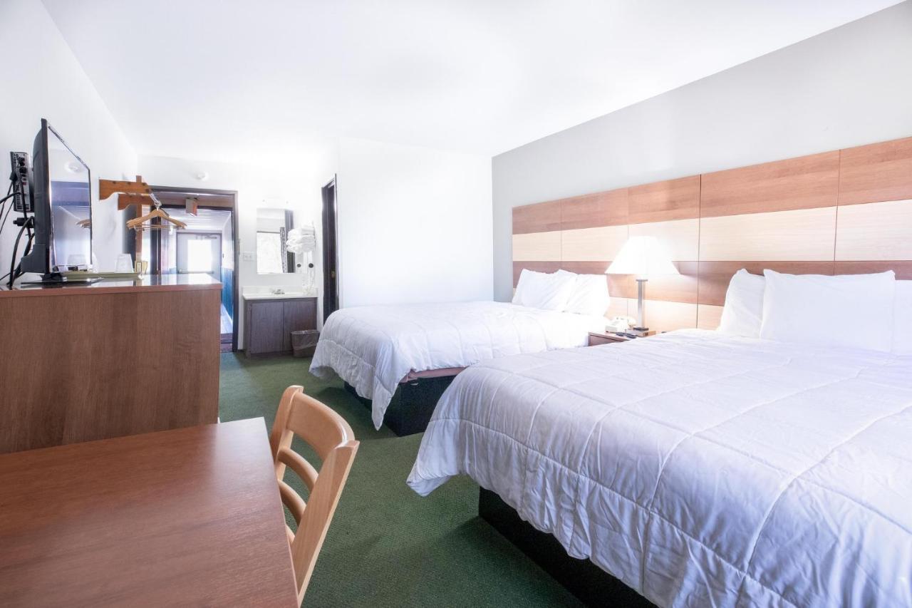 Northwoods Inn & Suites Минокуа Екстериор снимка