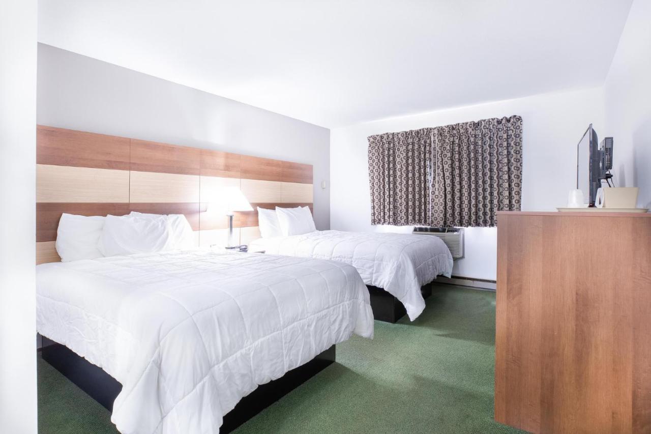Northwoods Inn & Suites Минокуа Екстериор снимка