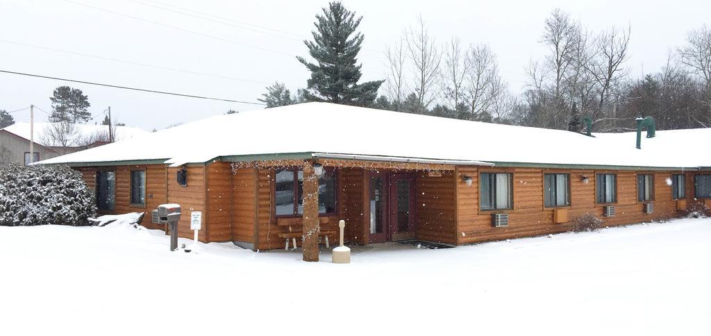 Northwoods Inn & Suites Минокуа Екстериор снимка