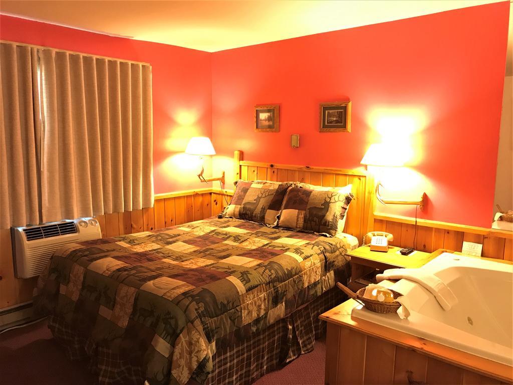 Northwoods Inn & Suites Минокуа Екстериор снимка