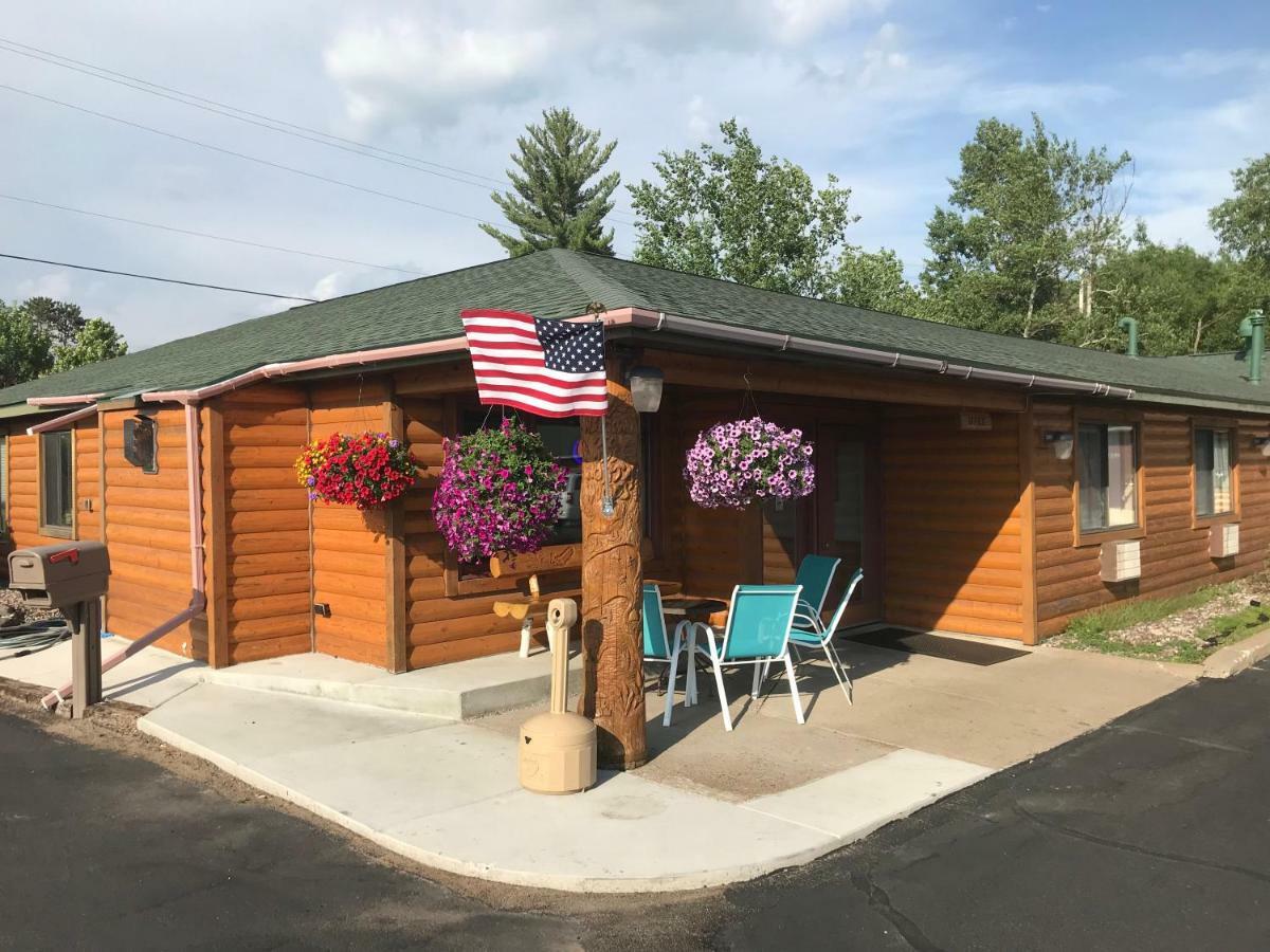 Northwoods Inn & Suites Минокуа Екстериор снимка